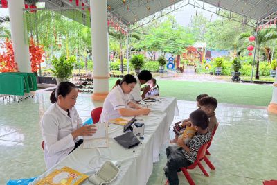 Tổ chức khám sức khỏe cho trẻ